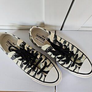 Converse Chuck Taylor Glow in the Dark Zebra Print W 7.5 - fits an 8
